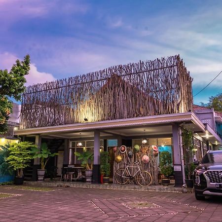 Metro Malioboro Living Hotel Yogyakarta Ngoại thất bức ảnh