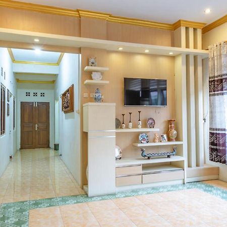 Metro Malioboro Living Hotel Yogyakarta Ngoại thất bức ảnh
